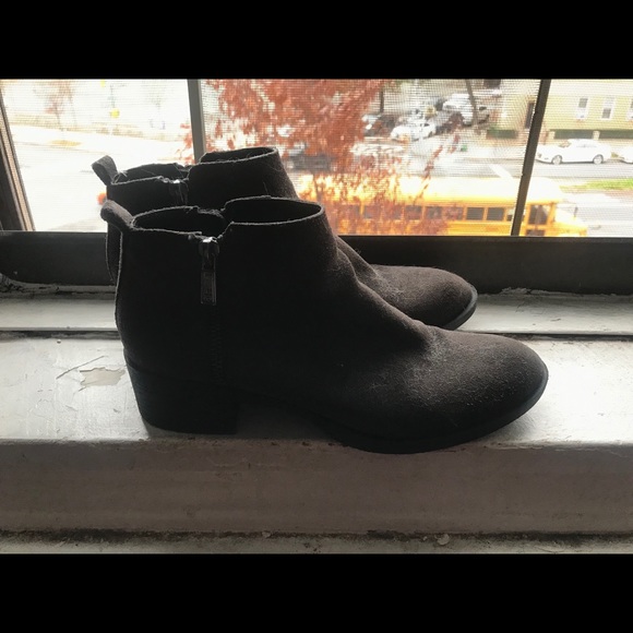 Kenneth Cole Reaction booties - Picture 2 of 3
